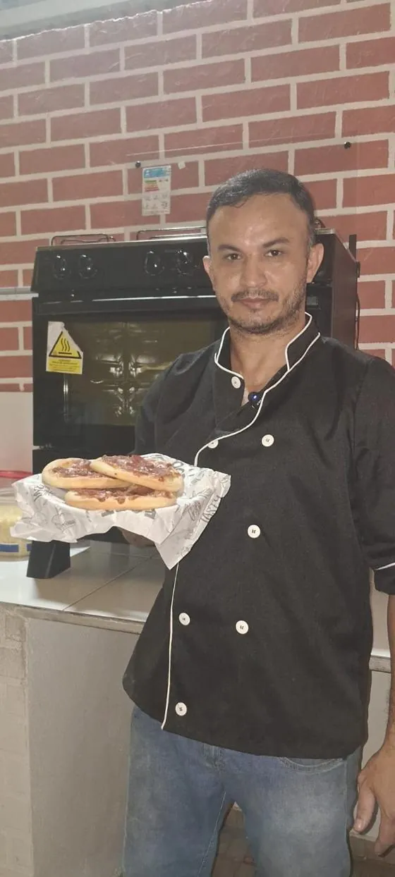 Ricarley com a massa da B&B Pizzaria
